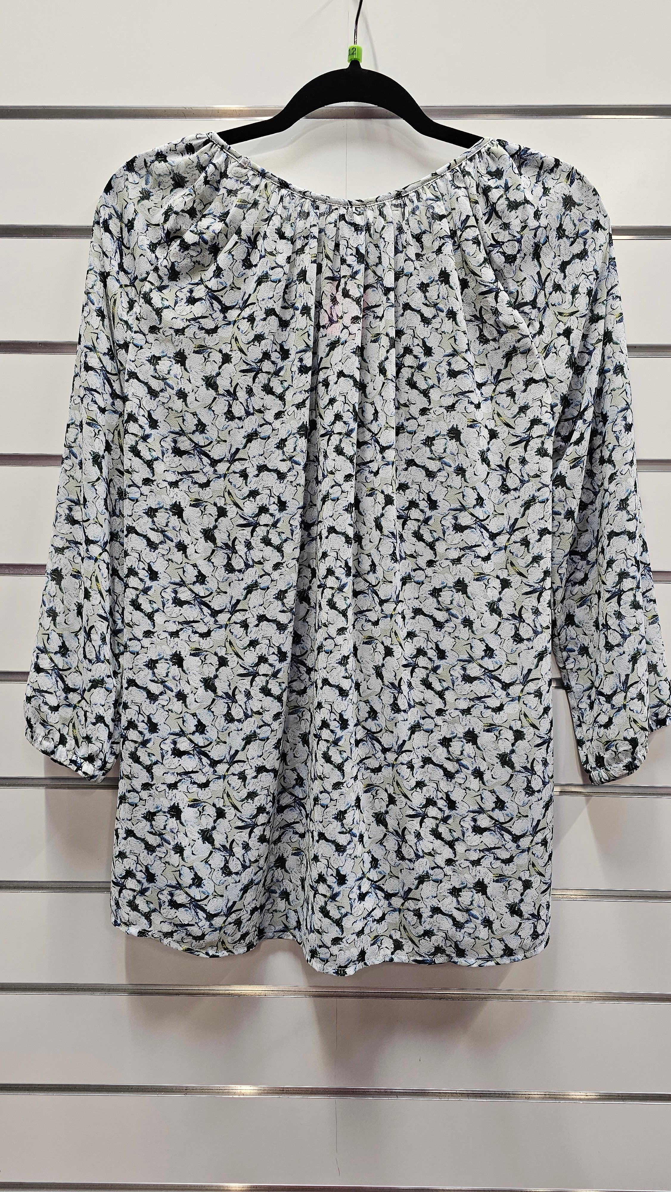 Memo 3/4 sleeve blouse green and white - size 12 image 1