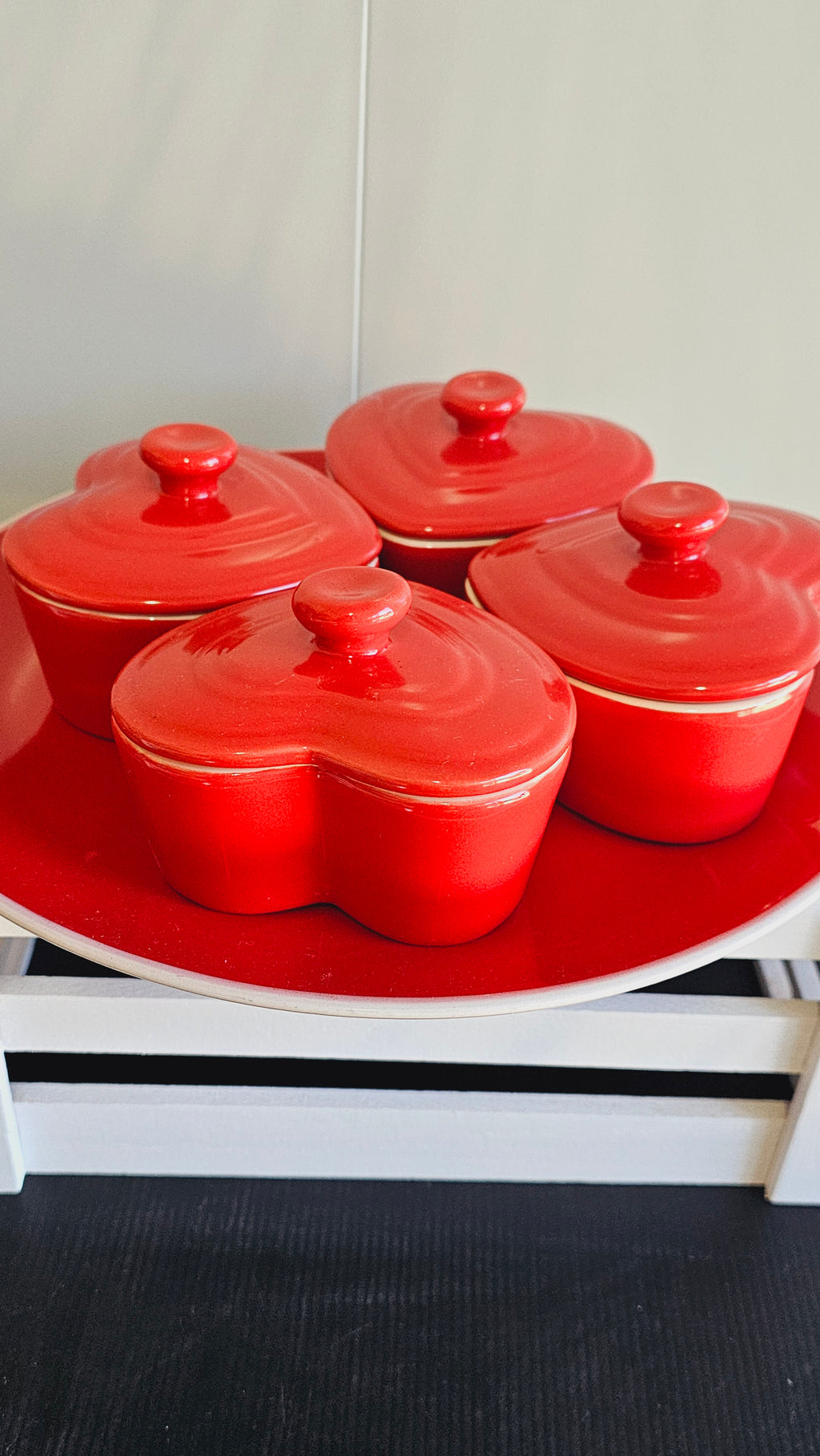 Red Plate & 4 Heart Cocottes with lids - Set image 1