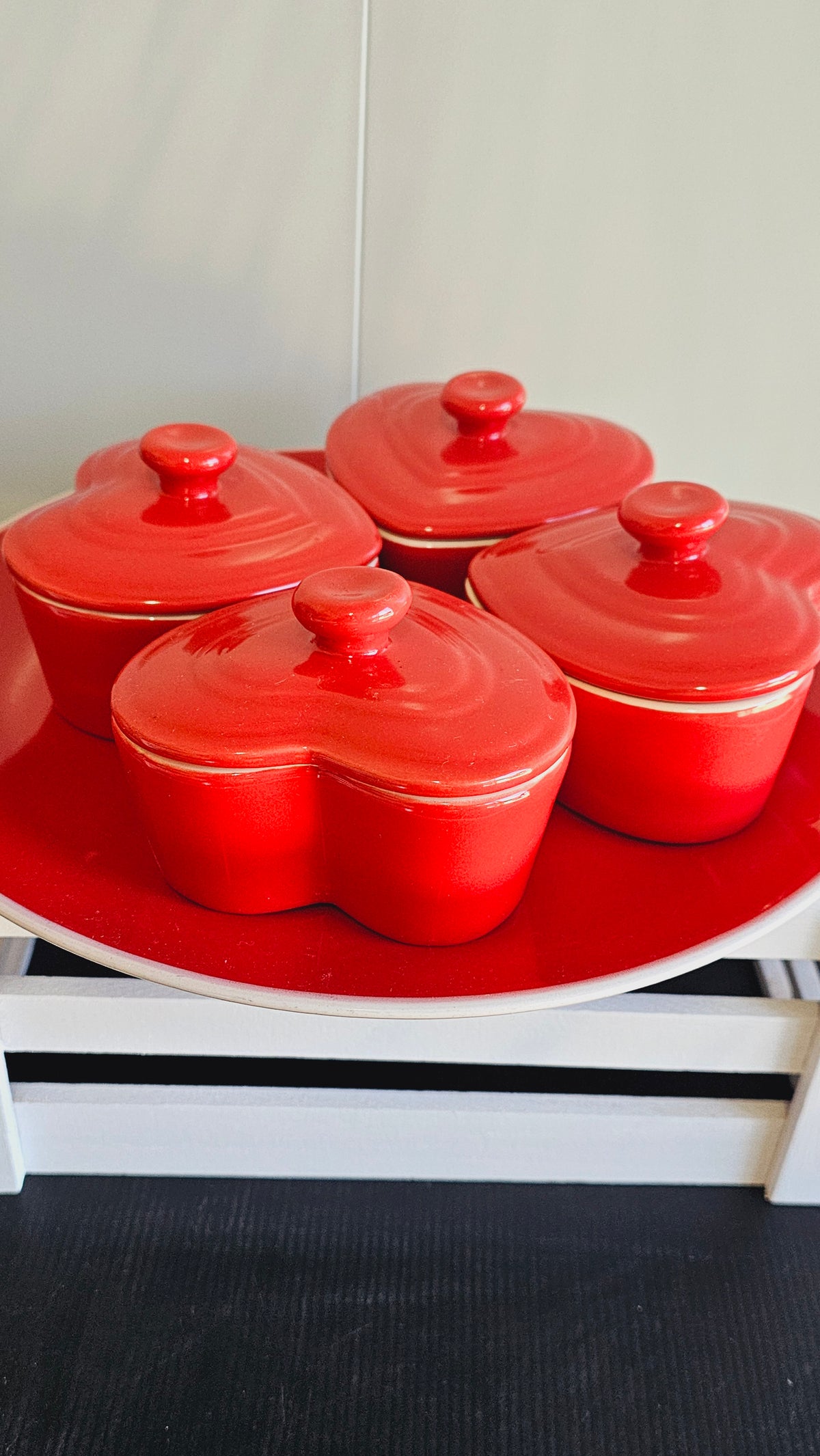 Red Plate & 4 Heart Cocottes with lids - Set image 1