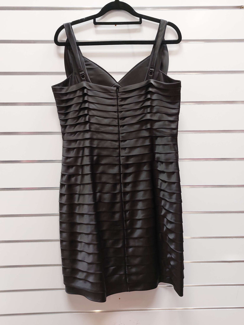 Jacqui E Pleated Dress - 12/18 image 2
