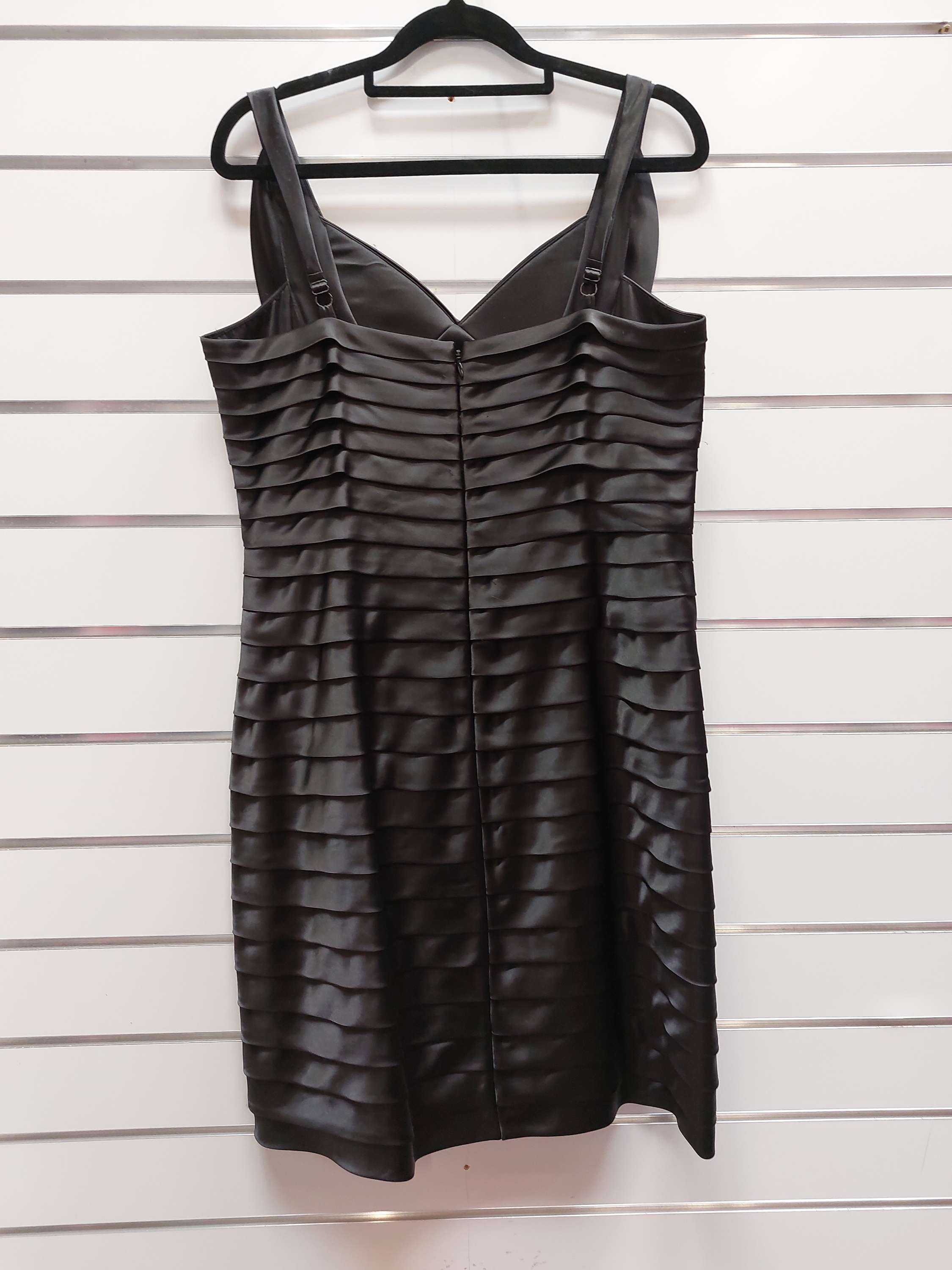 Jacqui E Pleated Dress - 12/18 image 2