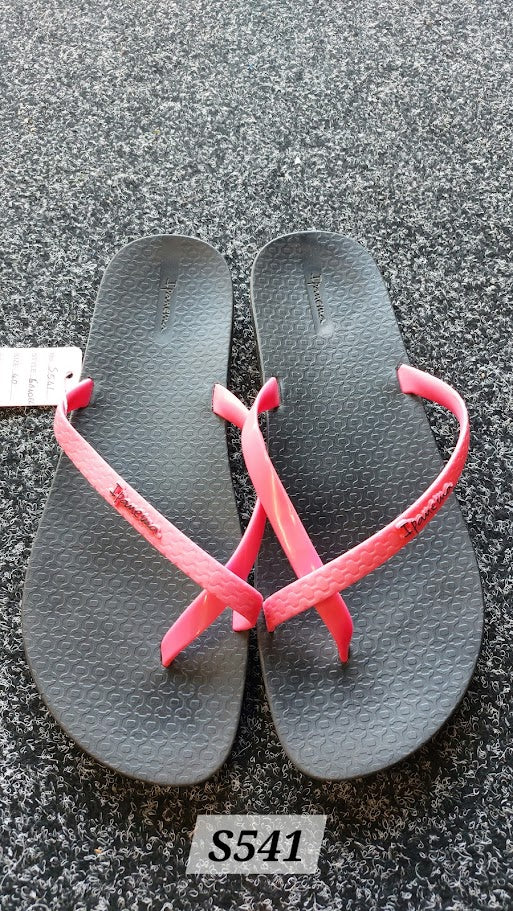 Ipanema Pink/Black Sandal - 40