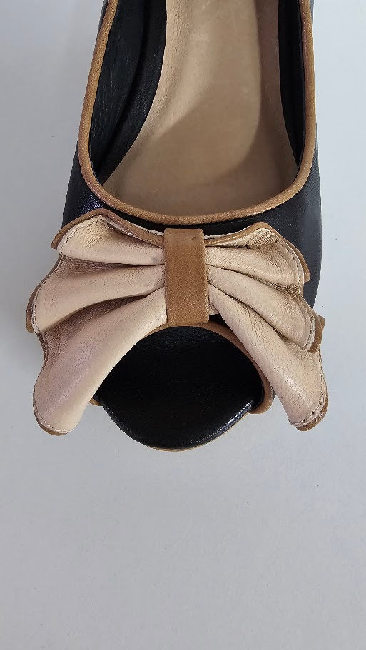 Django & Juliette Black/Tan -37