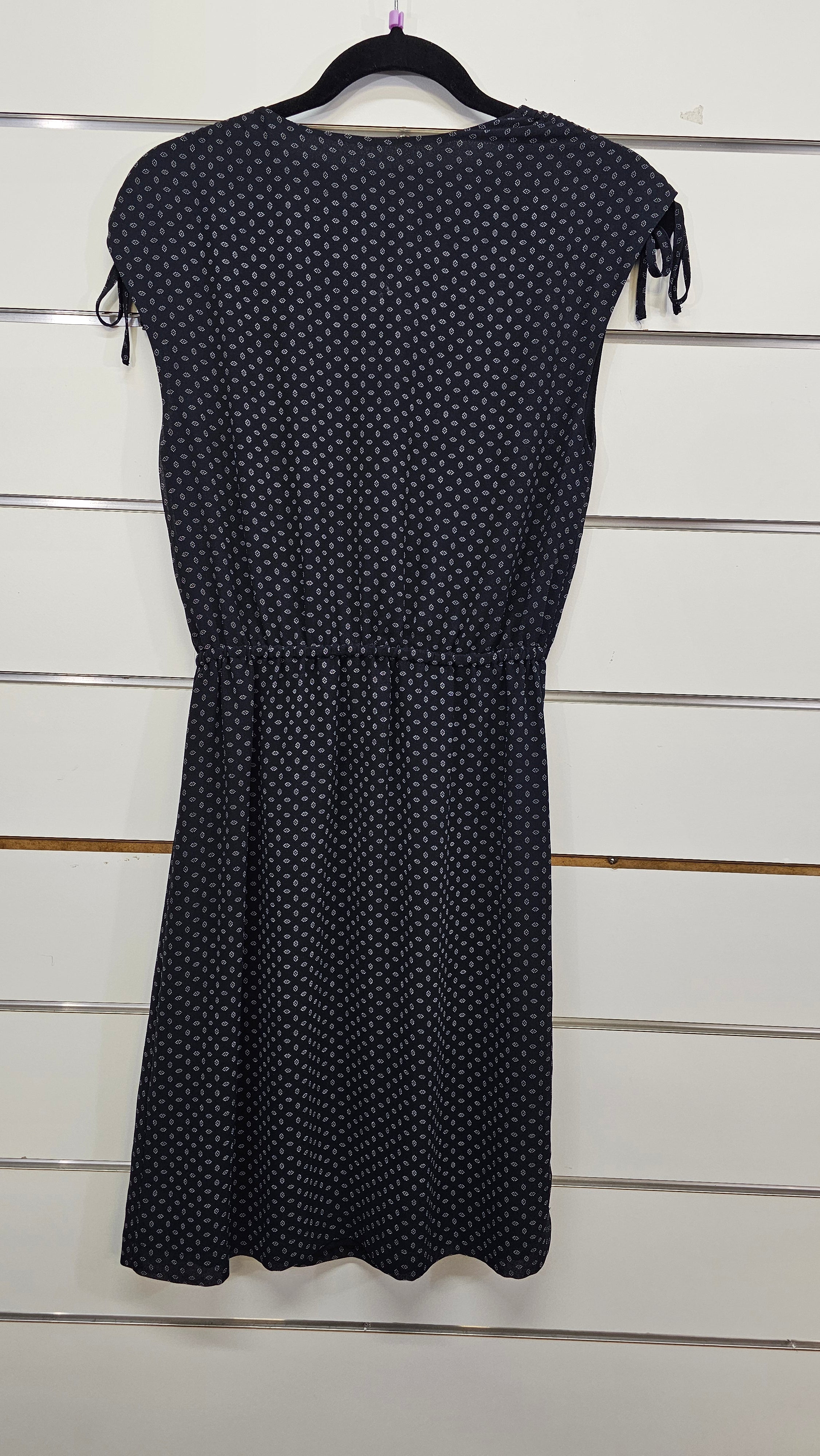 Max, Black/White, Sleeveless Crossover Midi Dress with Drawstring Shoulder – 6