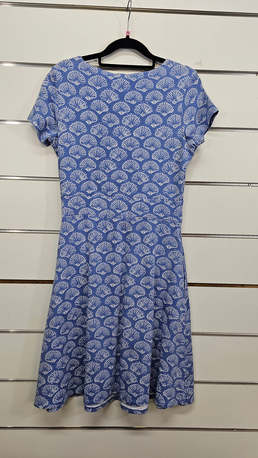 Country to Coast, Blue/White Floral, Round Neck Short Sleeve Midi Dress – 10