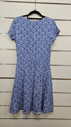 Country to Coast, Blue/White Floral, Round Neck Short Sleeve Midi Dress – 10