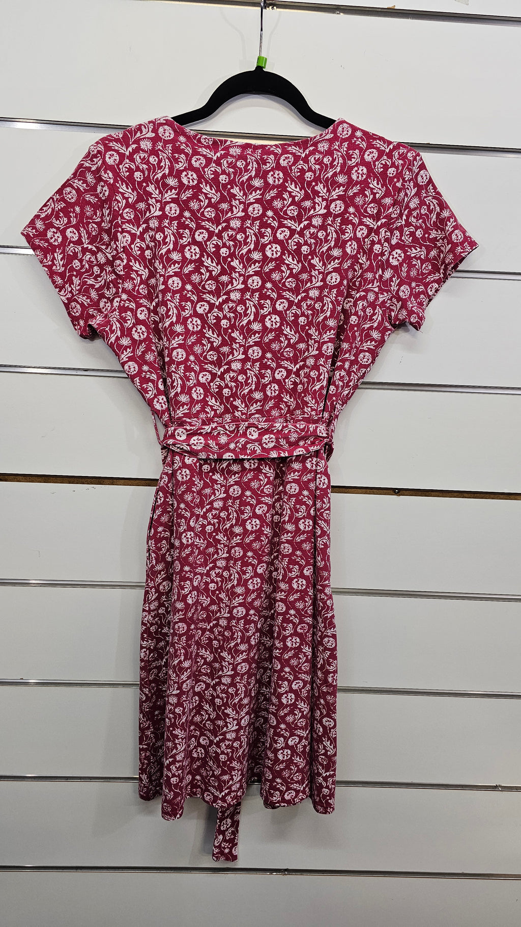 Country to Coast, Plum/White Floral, V-Neck Wrap Dress with Waist Tie & Short Sleeves – 12