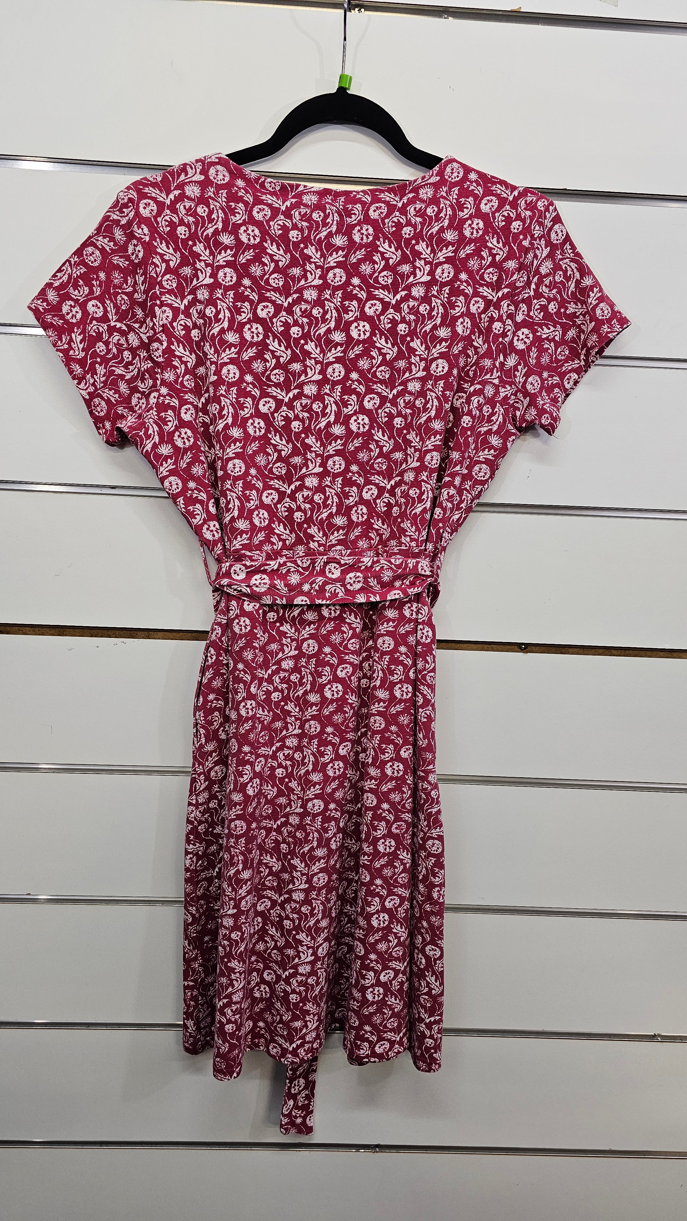 Country to Coast, Plum/White Floral, V-Neck Wrap Dress with Waist Tie & Short Sleeves – 12