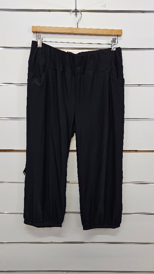 Merric Black 3/4 Leggings - 16