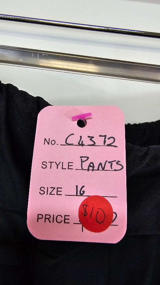 Merric Black 3/4 Leggings - 16