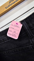 Boohoo Black Denim Shorts - 18