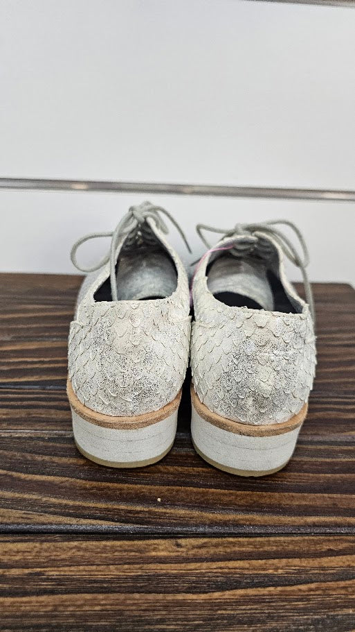 Silver/Cream Lace Up Shoes - 36