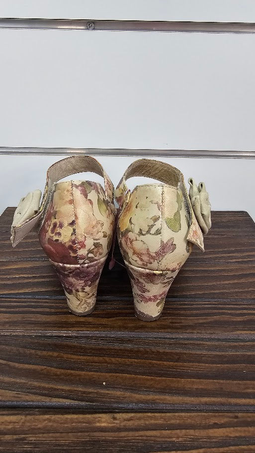 Django & Juliette Cream Floral Block Heel Shoe - 36