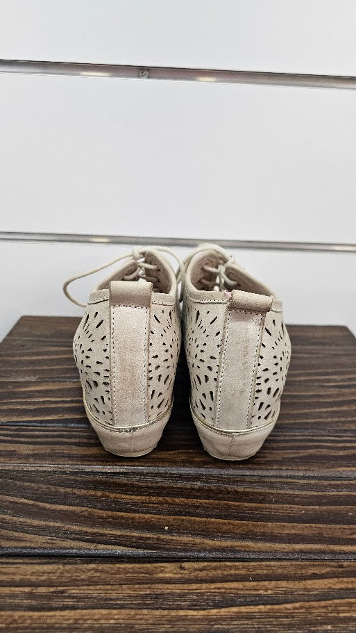 Nu by Neo Cream Lace Up Cutout Shoe - 36