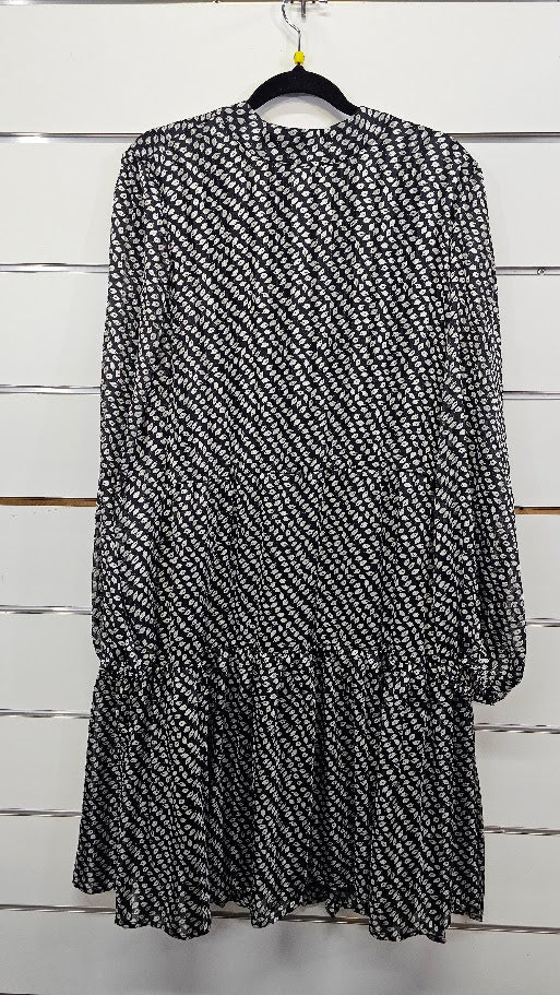 Leila Luca Black/White Knee Length Dress - 16