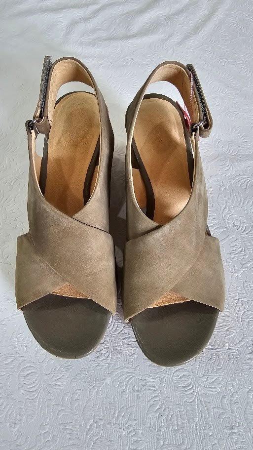 Clarks Suede Shoe - 35.5