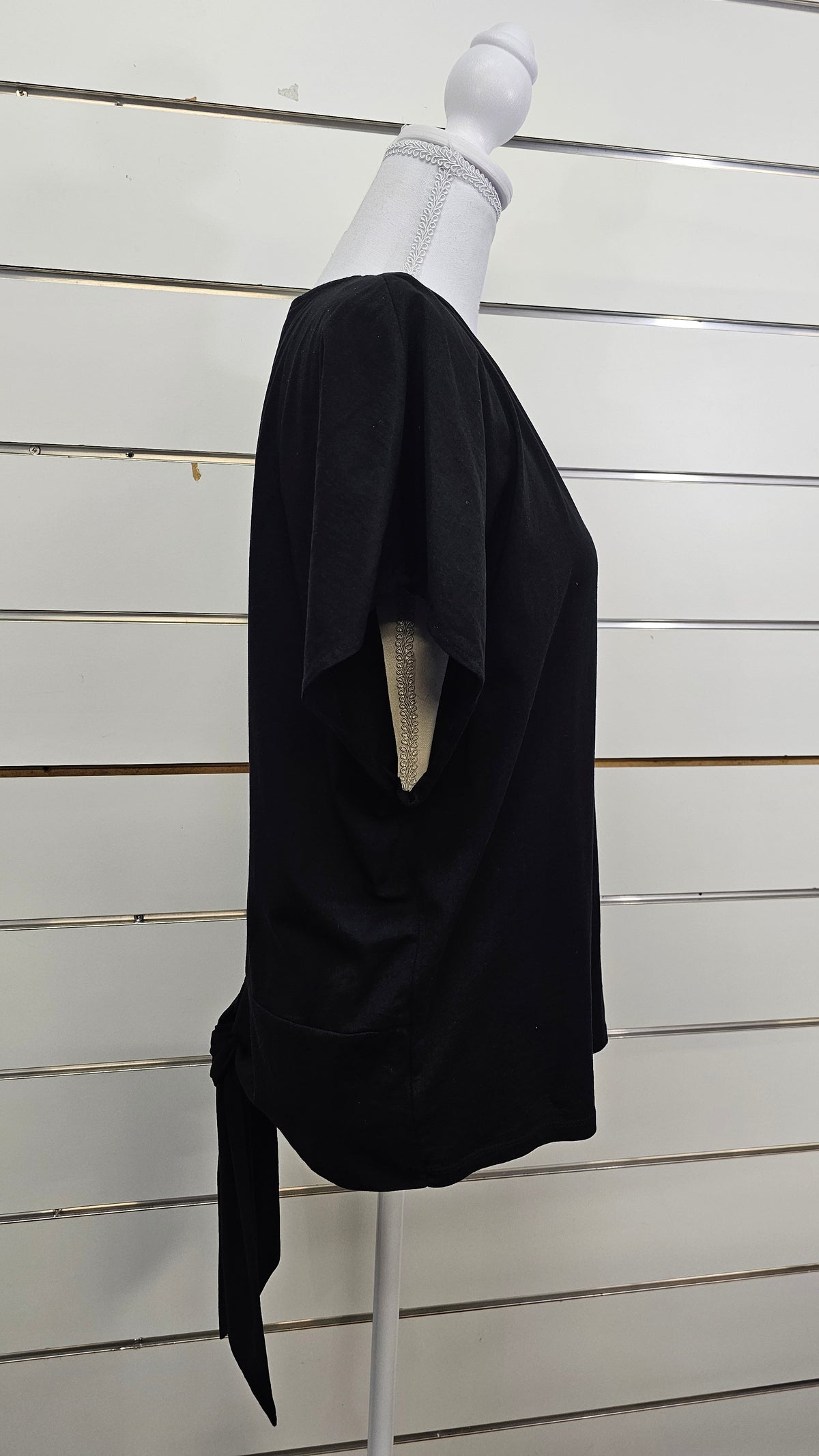 Country Road Black Open-Back T-Shirt with Tie Detail - M
