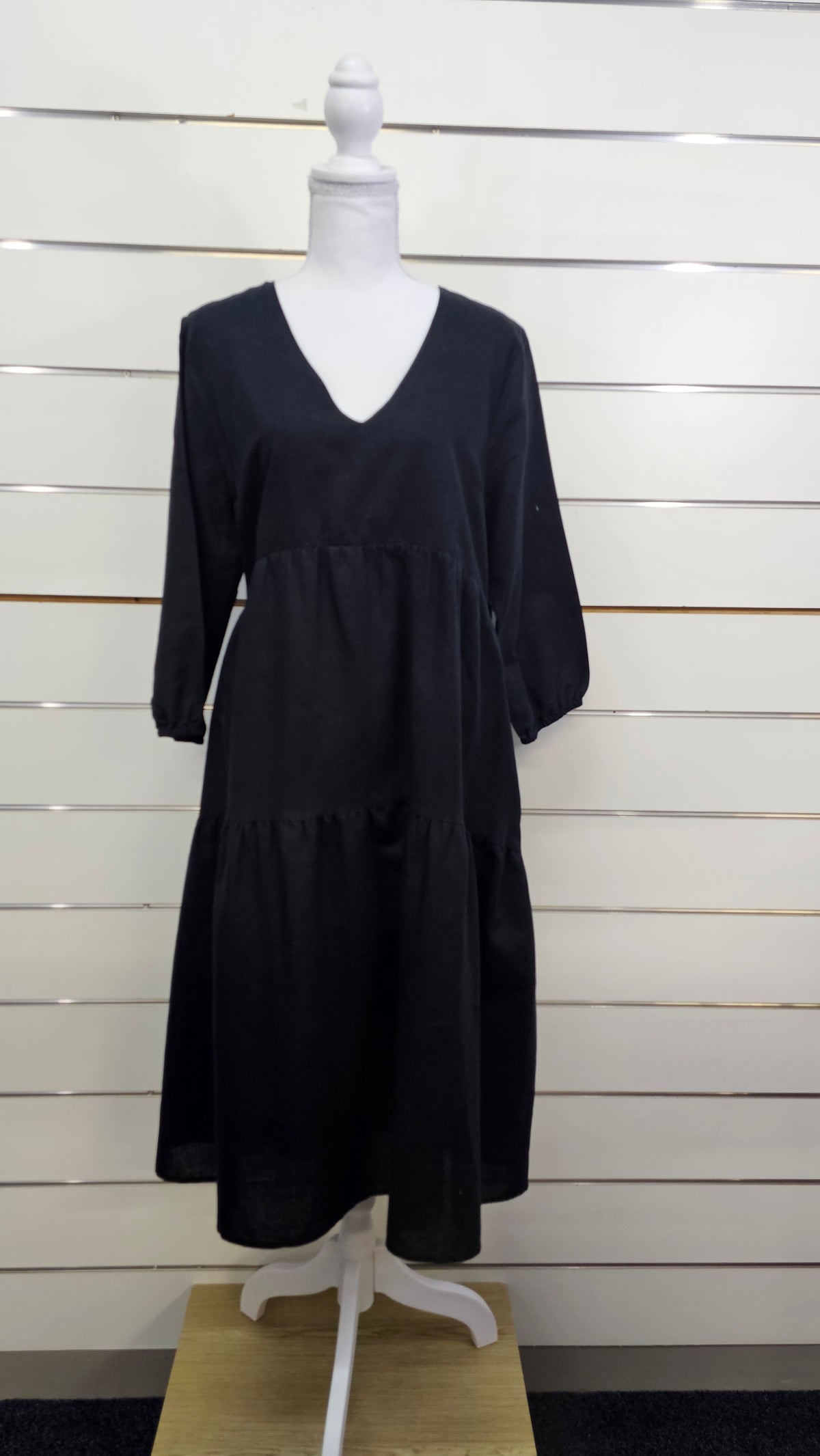 Sass Black V-Neck Midi Dress with Three-Quarter Sleeves - 14
