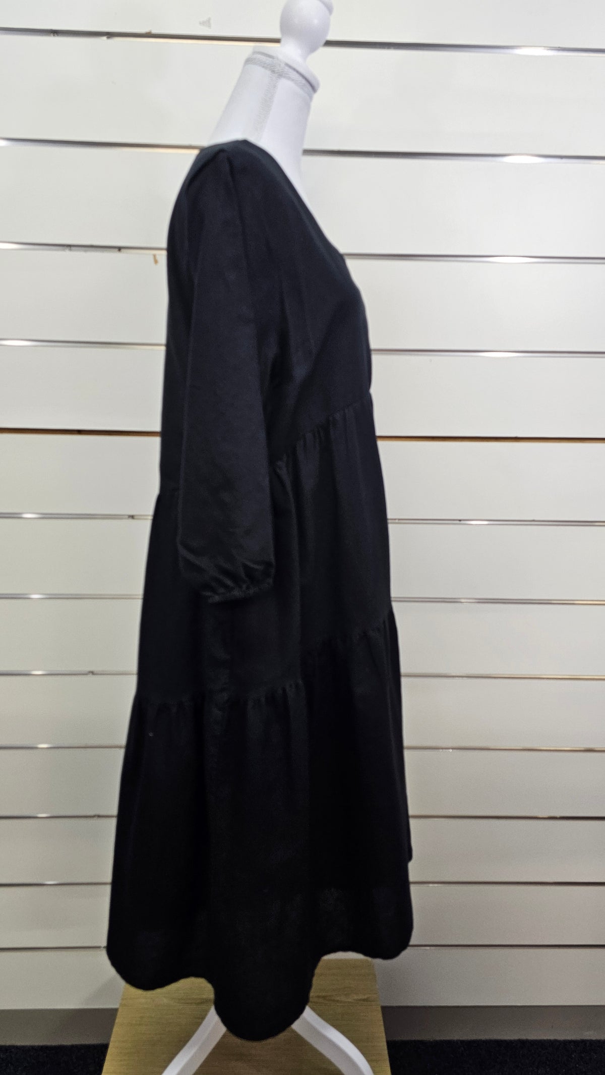 Sass Black V-Neck Midi Dress with Three-Quarter Sleeves - 14