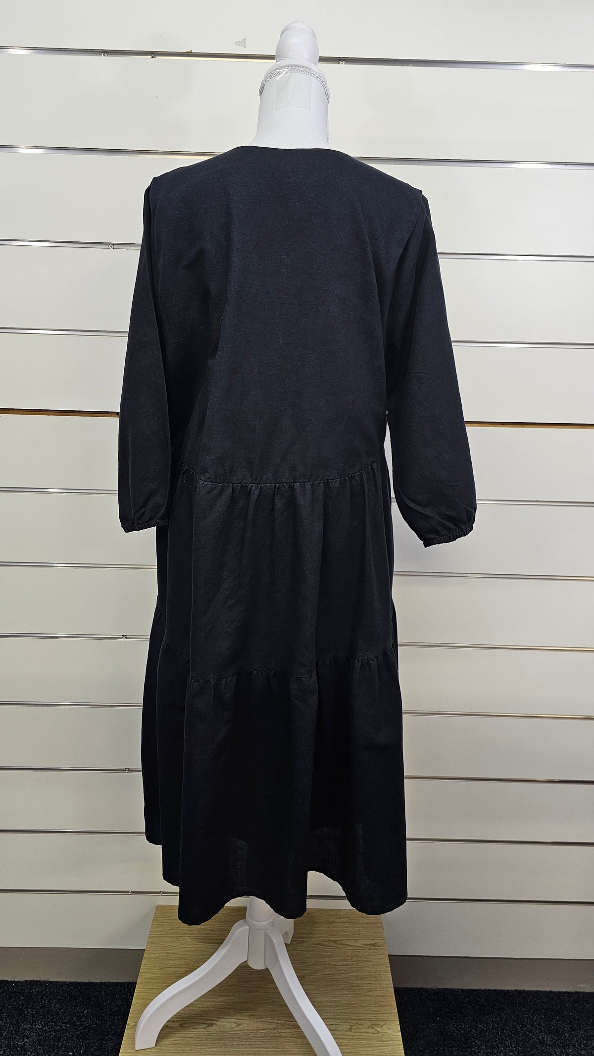 Sass Black V-Neck Midi Dress with Three-Quarter Sleeves - 14