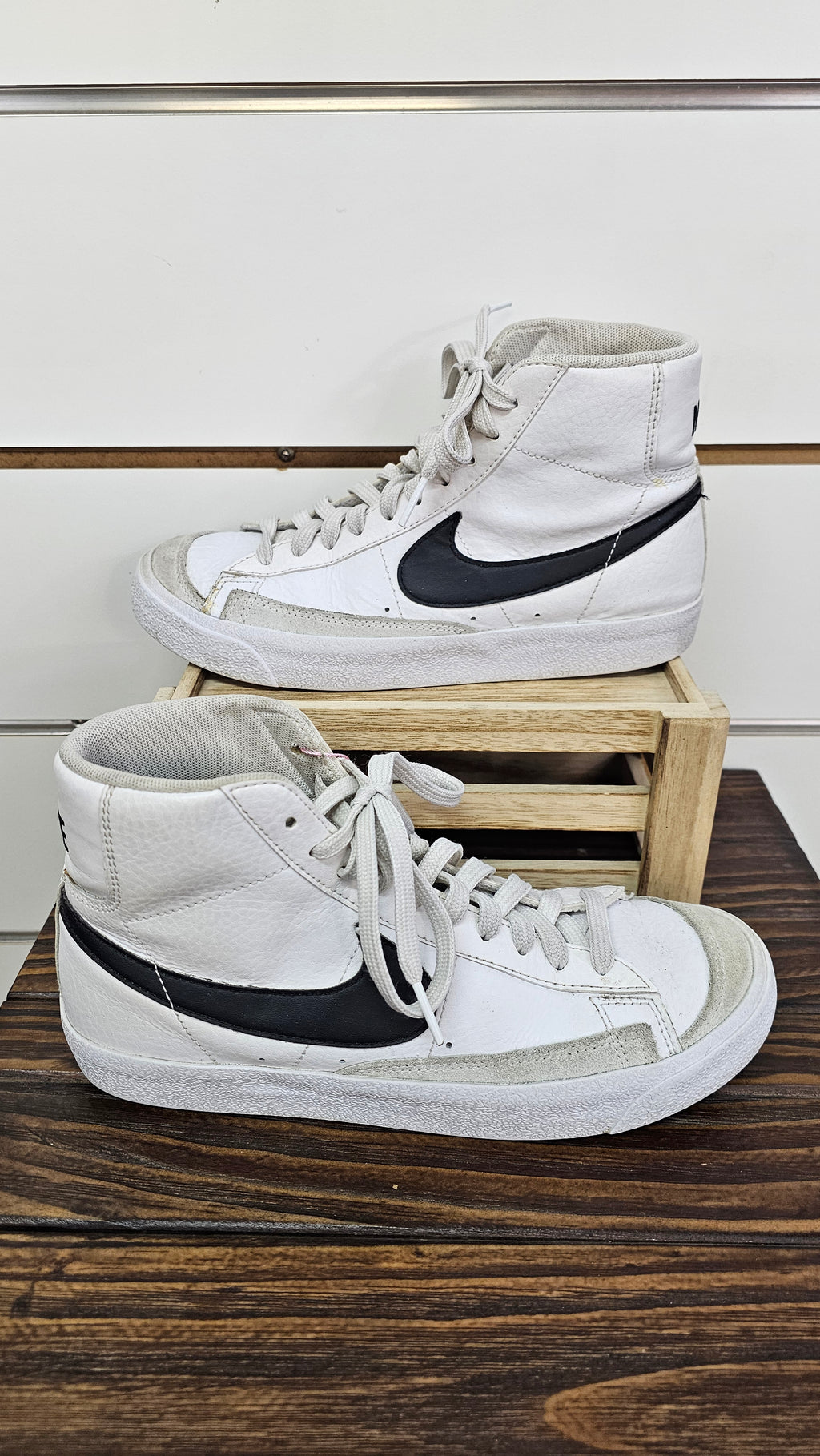 Nike White Sneaker Boots with Black Logo - 38.5