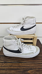 Nike White Sneaker Boots with Black Logo - 38.5