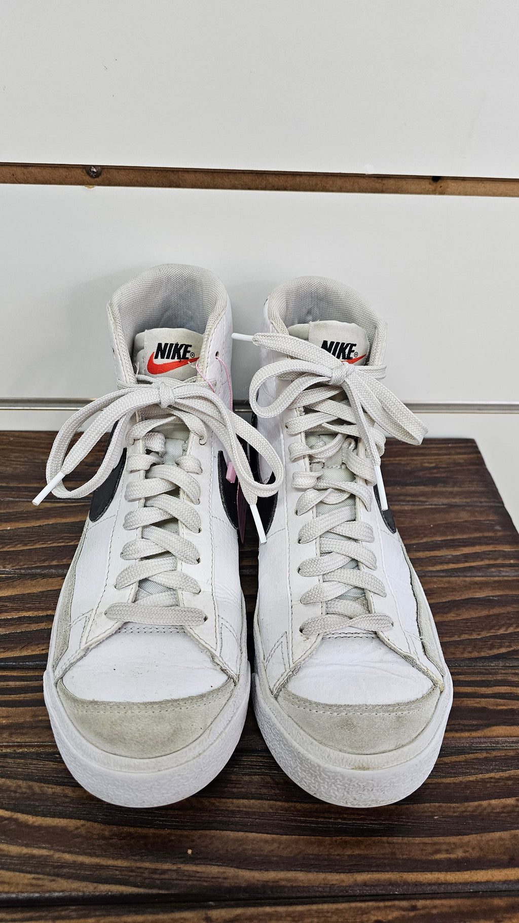 Nike White Sneaker Boots with Black Logo - 38.5