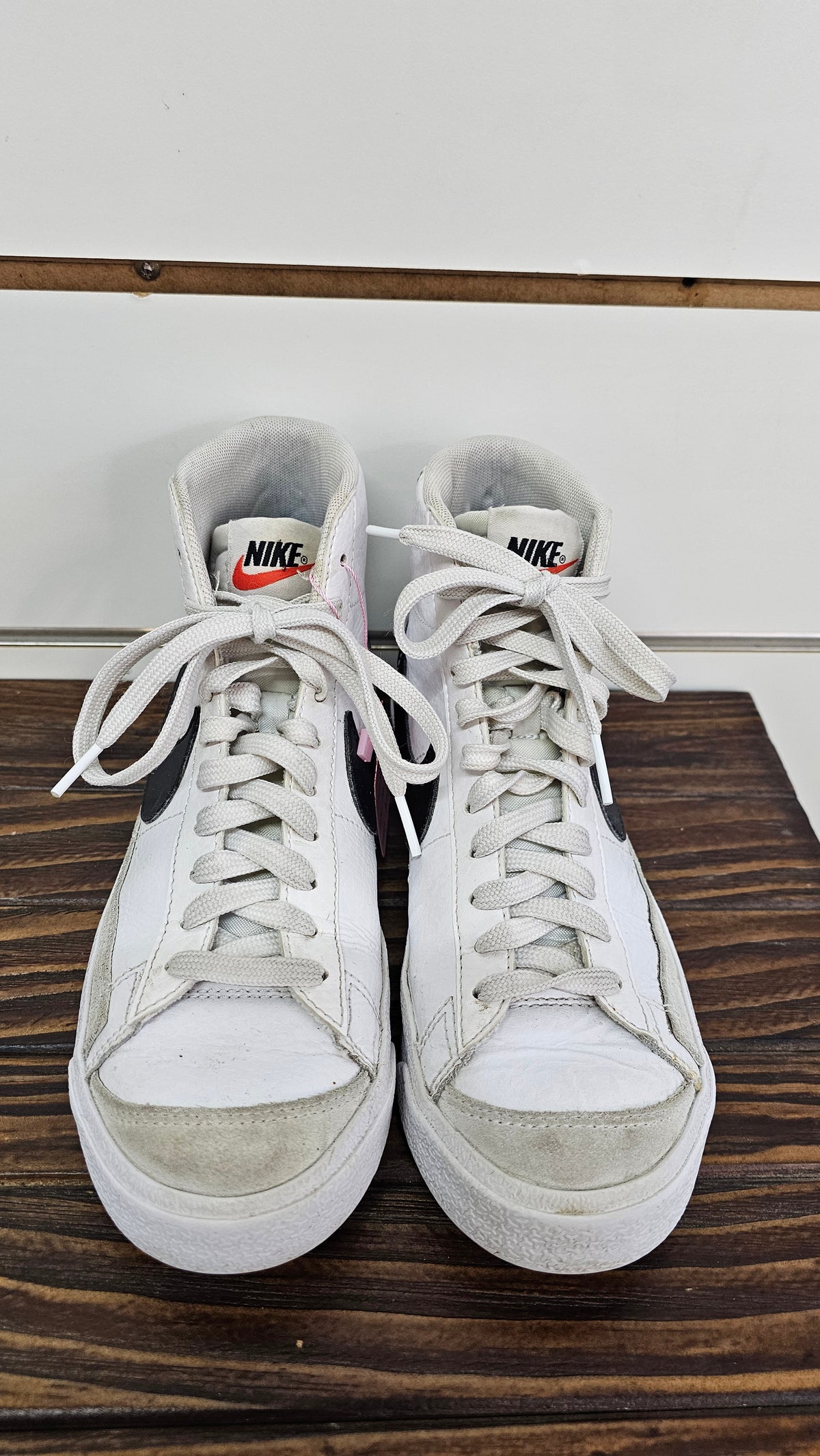 Nike White Sneaker Boots with Black Logo - 38.5