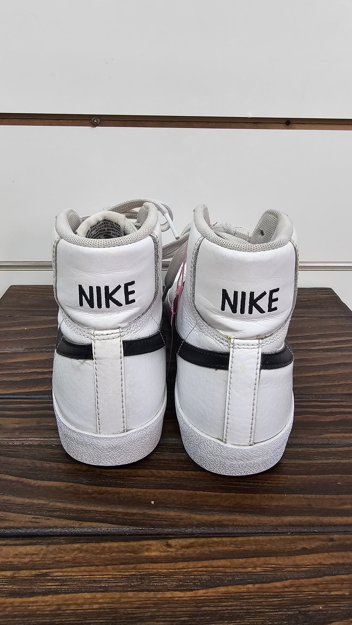 Nike White Sneaker Boots with Black Logo - 38.5