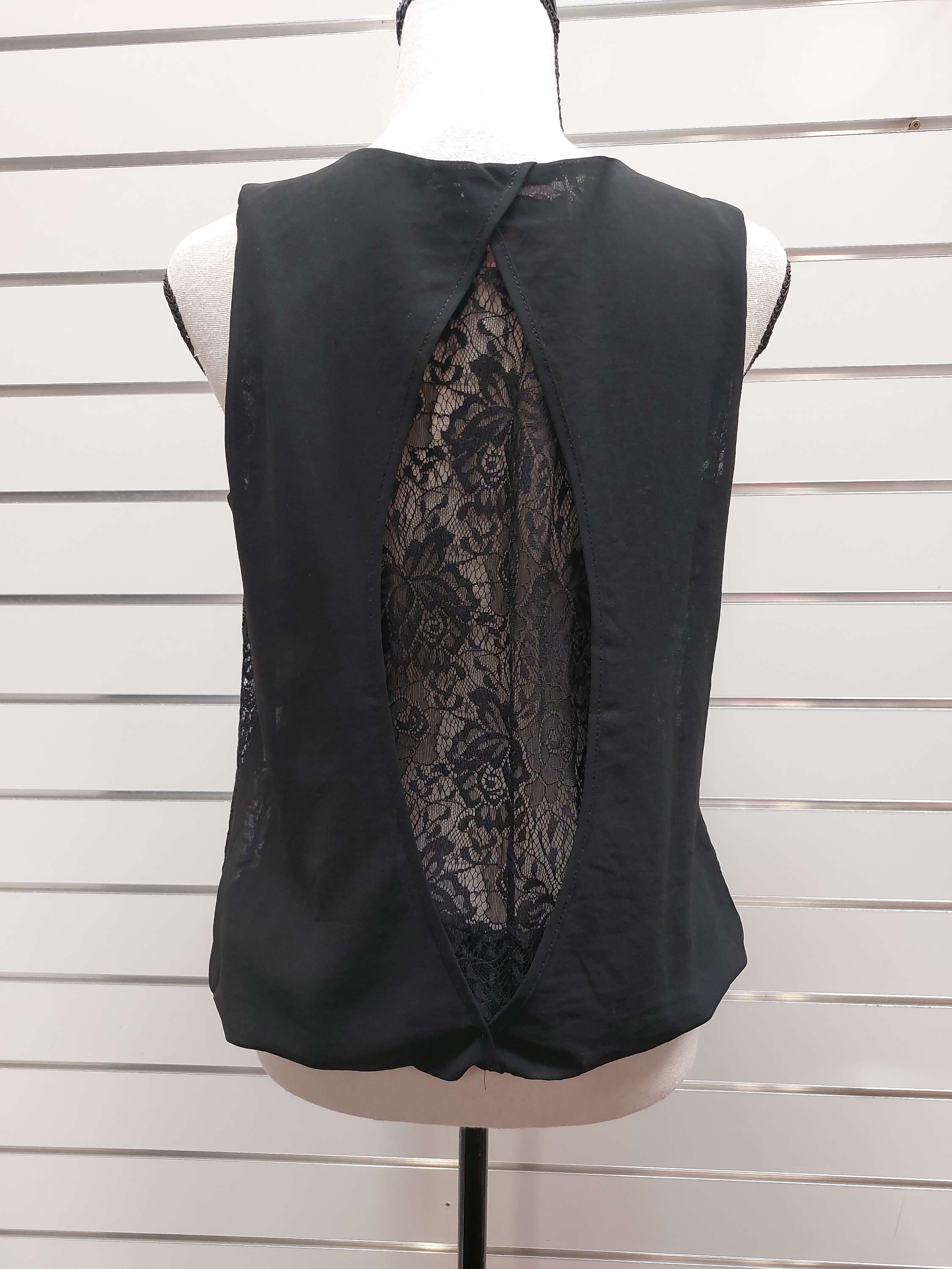 H&Q Lace Sleeveless Top - M image 1
