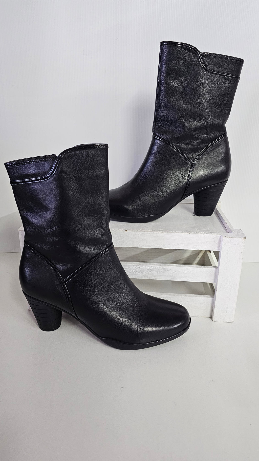 Magnini Black Ankle Boots - 37 image 0