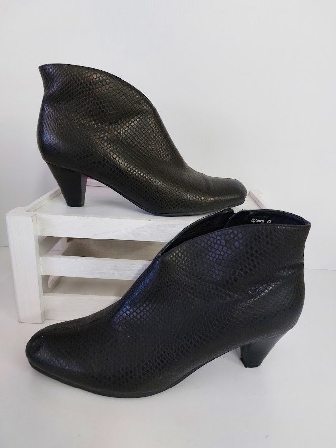Klouds Black Pleather Ankle Boots - 40 image 0