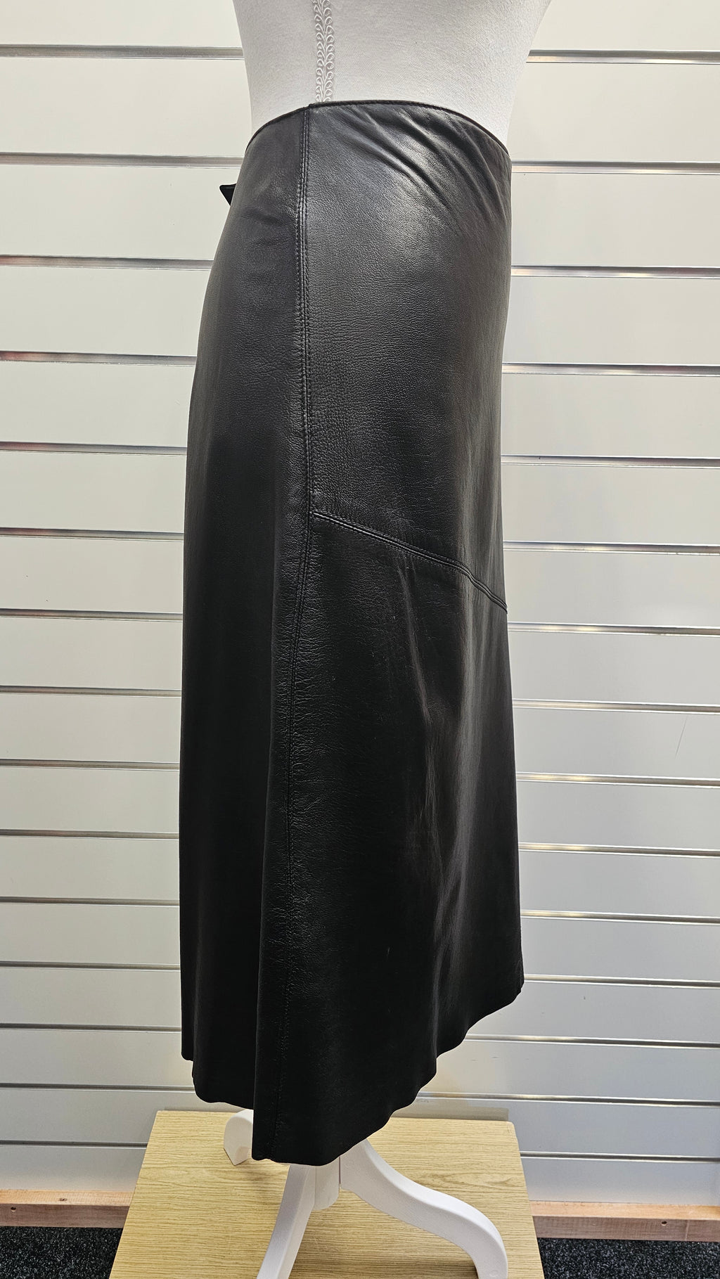 Marilyn Seyb Genuine Leather Black Skirt - 12 image 1