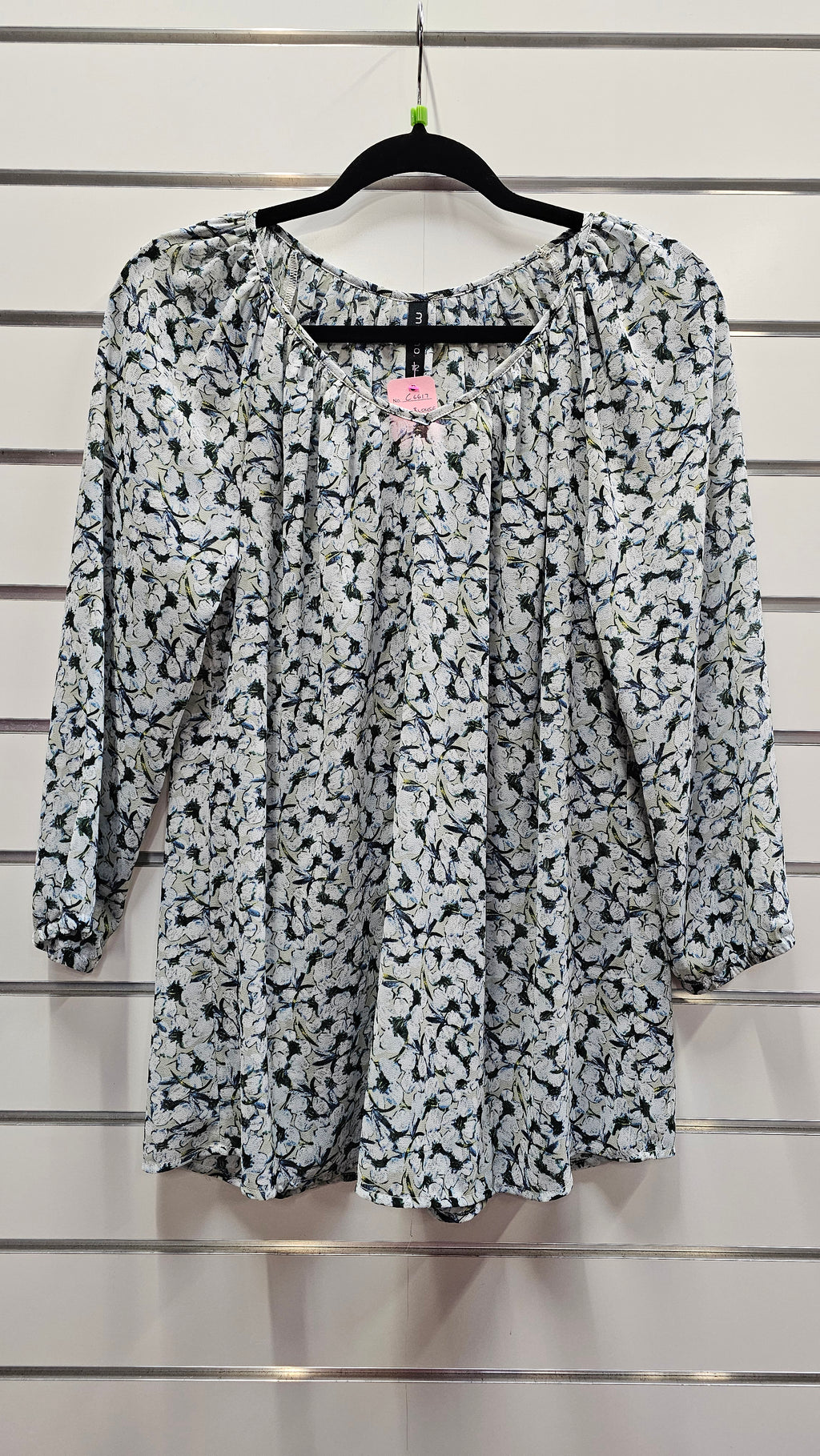Memo 3/4 sleeve blouse green and white - size 12 image 0
