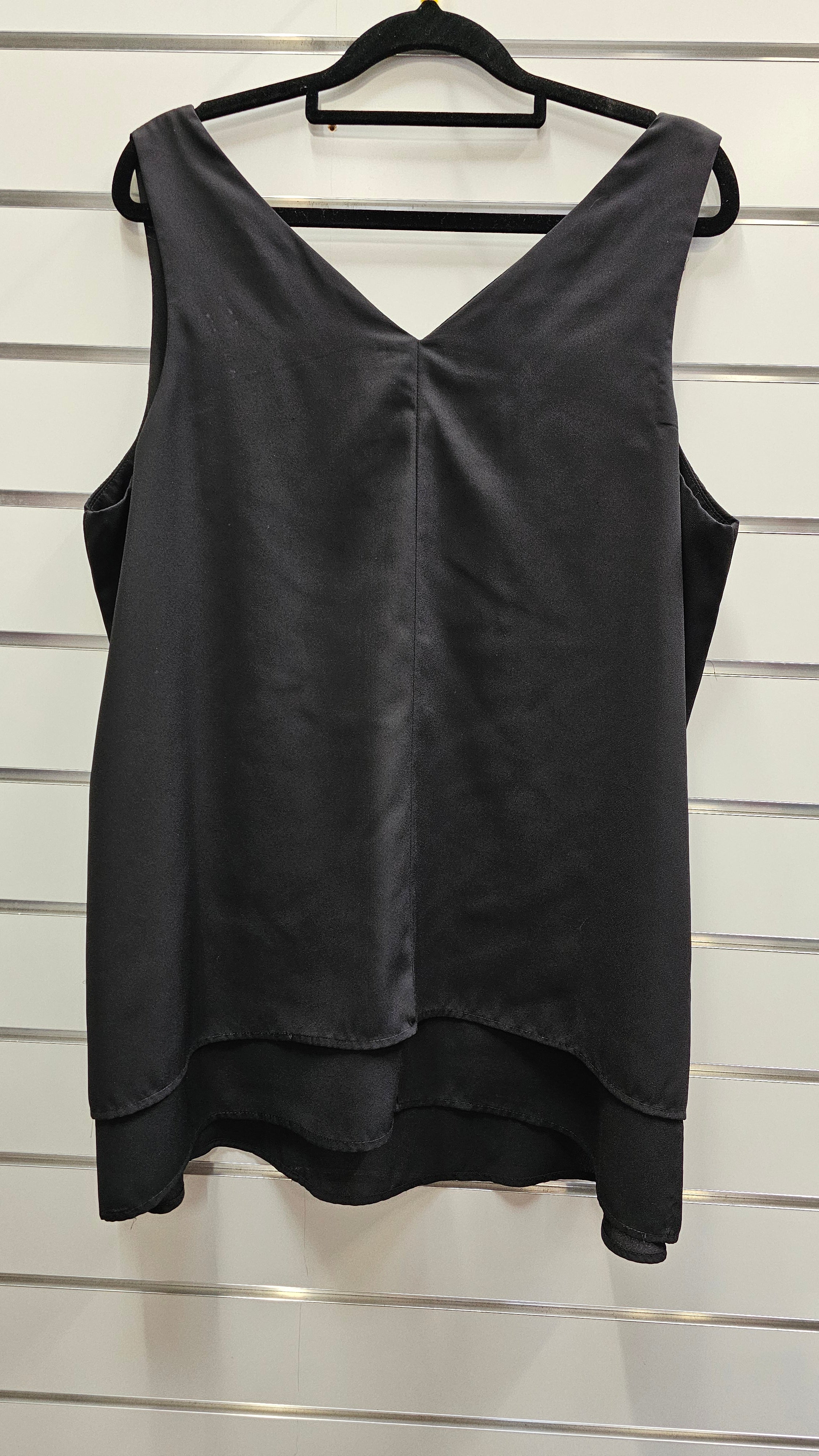 Black, no sleeve tunic. K+K size M image 1