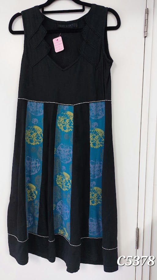 Yaks N Yeti's Black Sleeveless Dress -M