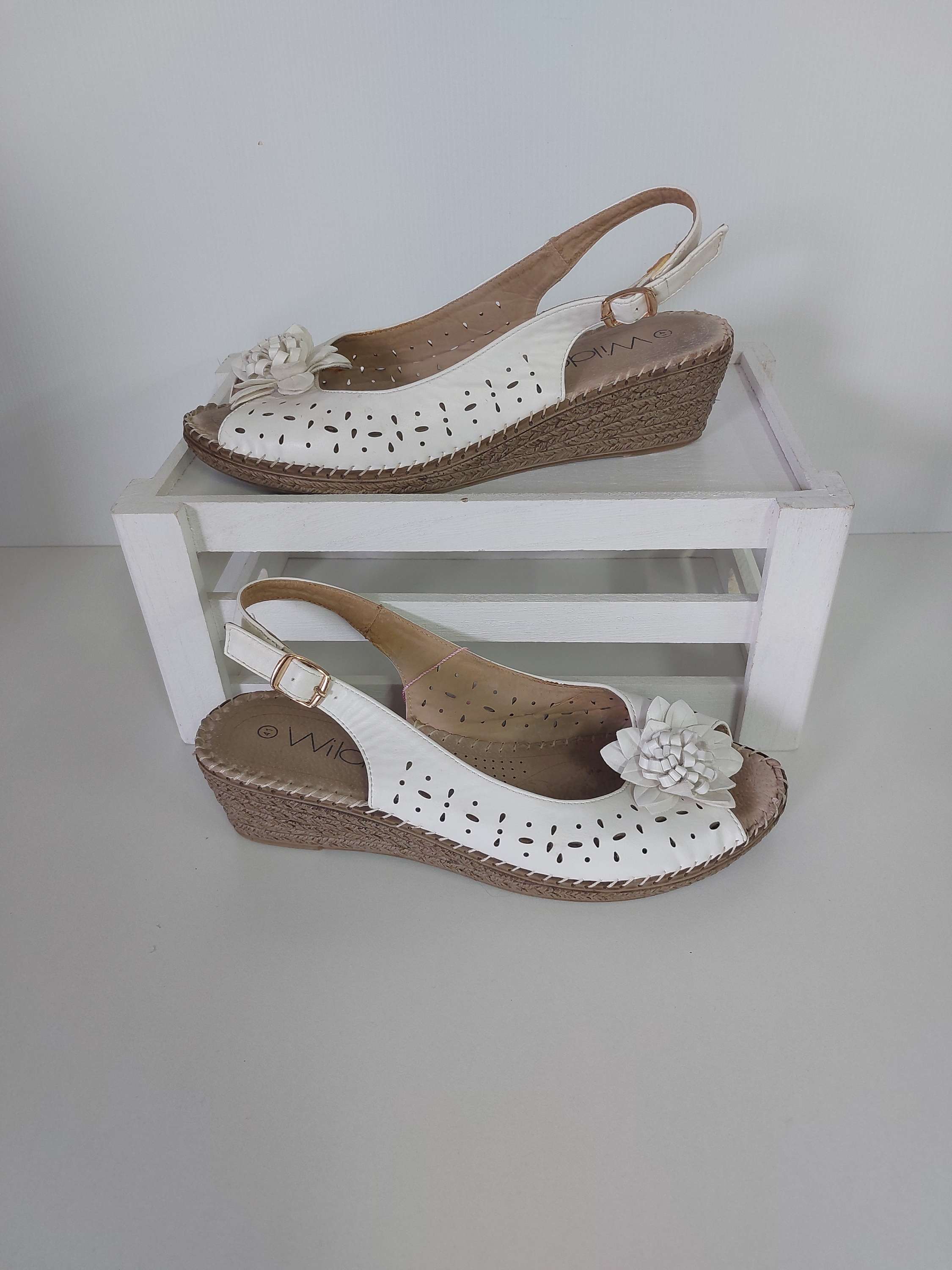 Wilde White Wedge Sandals - 41 image 0