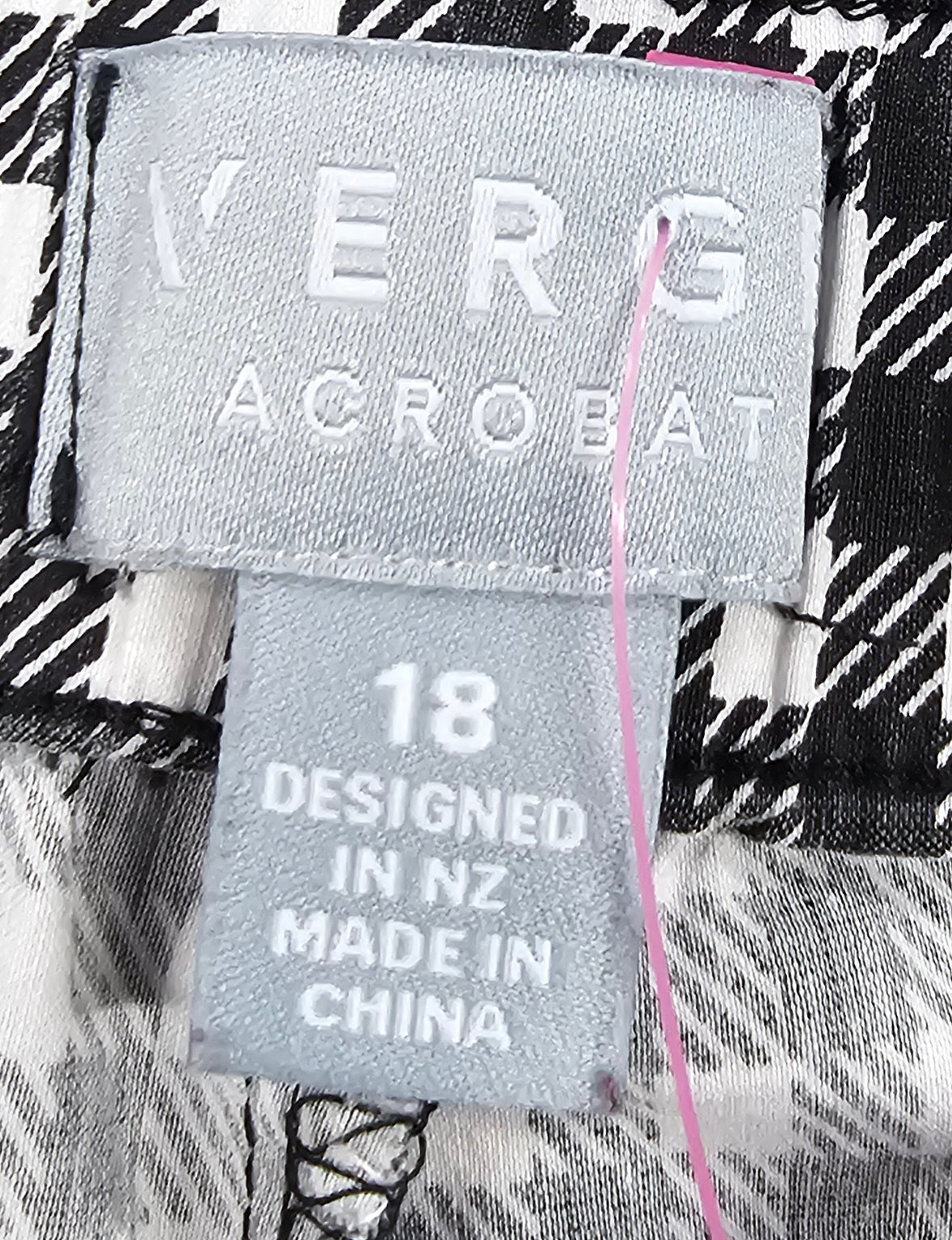 Verge Black And White Shorts - 18 image 4