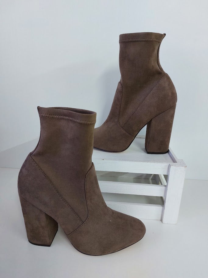 Lipstik Brown Suede Ankle Boots - 9 image 3