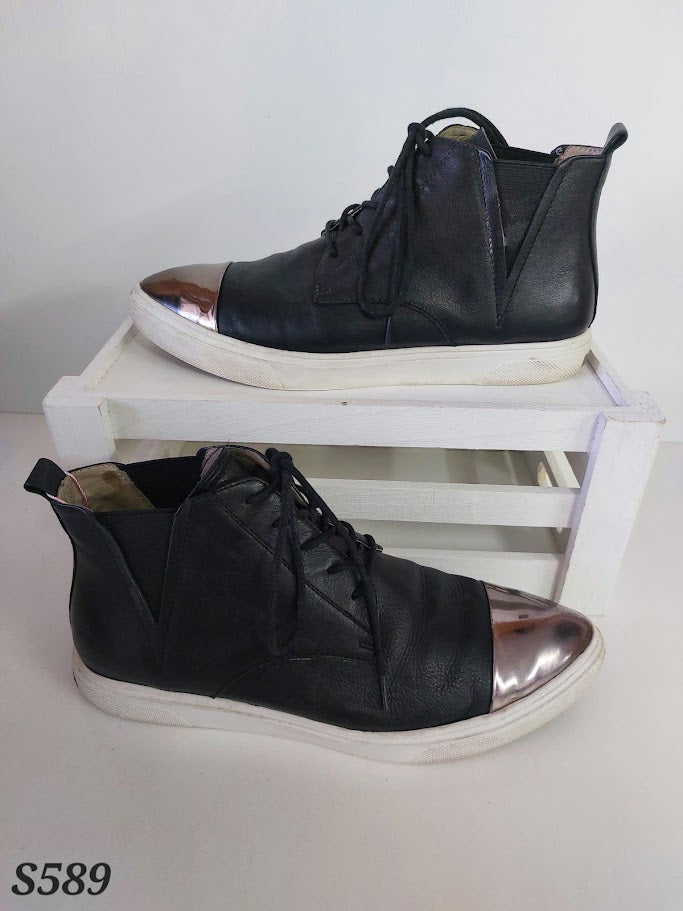 Black with Bronze Toe Detail Lace Up Shoes - Gelato image 0