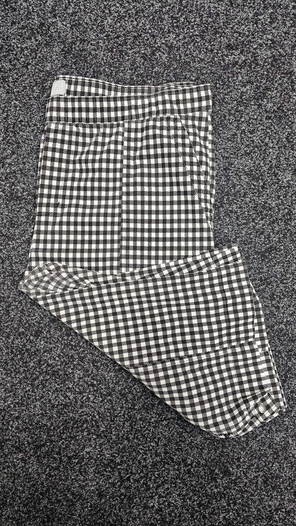 Verge Black And White Shorts - 18 image 0