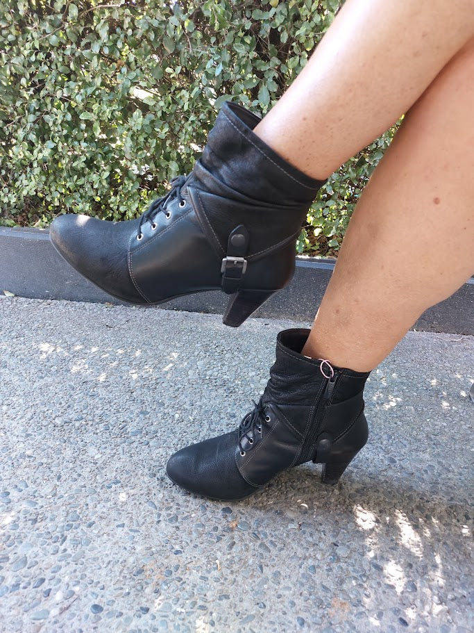 Softwaves Black Leather Ankle Boots - 42 image 0