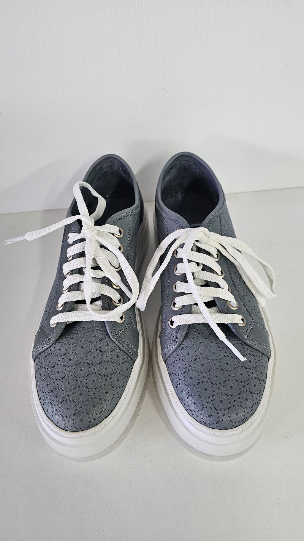 Skinny Side out Grey Dress Sneaker - 38