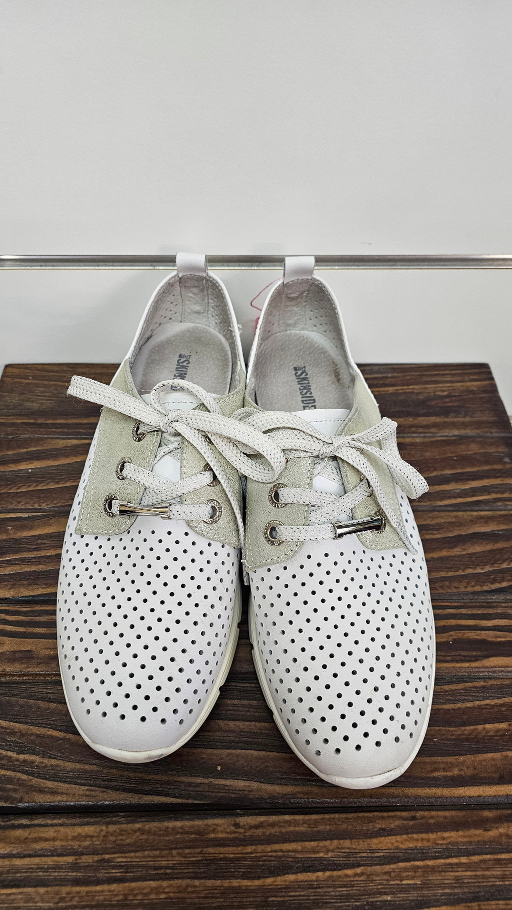 Shin Side Out Cream Leather Sneakers 41