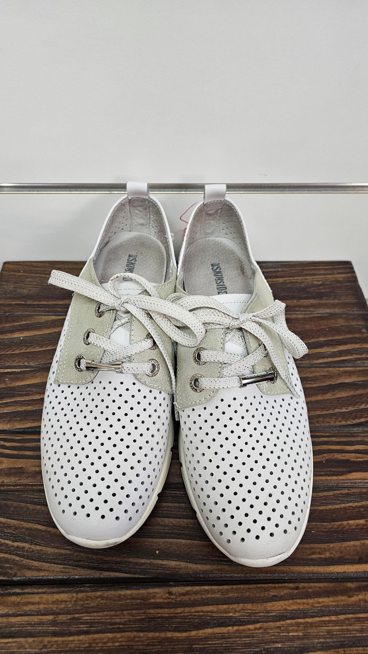 Shin Side Out Cream Leather Sneakers 41
