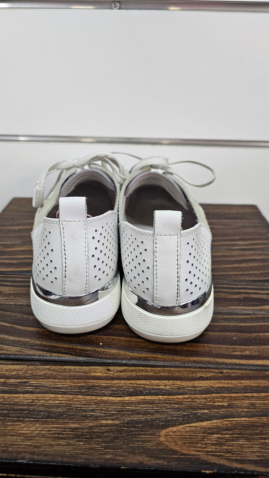 Shin Side Out Cream Leather Sneakers 41