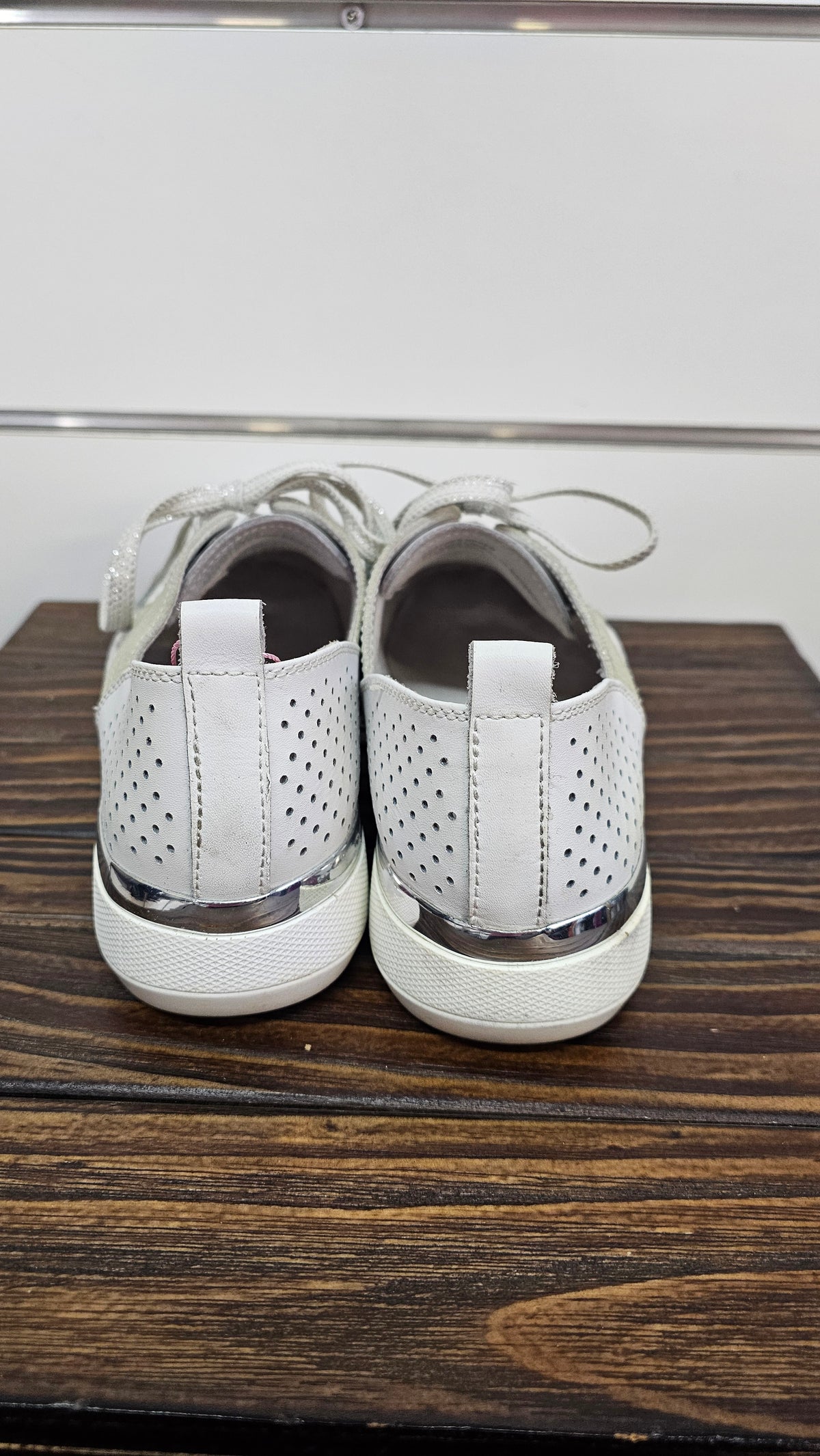Shin Side Out Cream Leather Sneakers 41