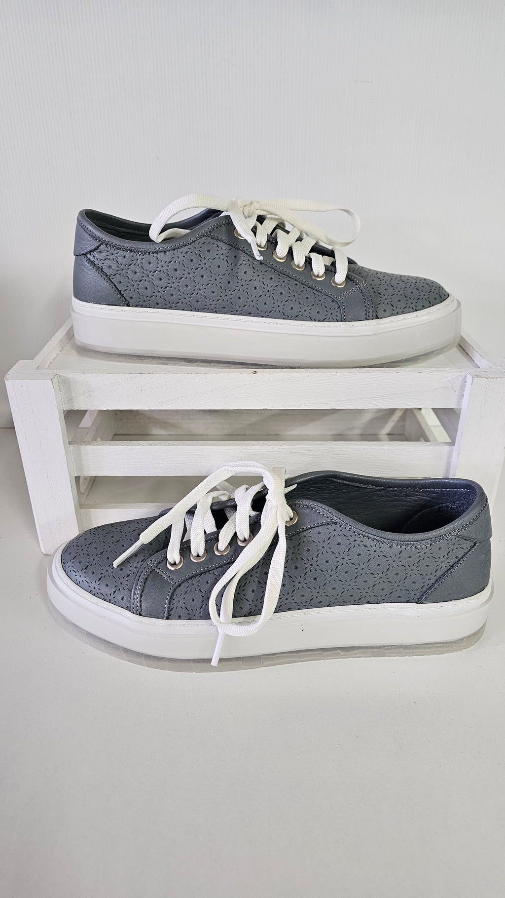 Skinny Side out Grey Dress Sneaker - 38