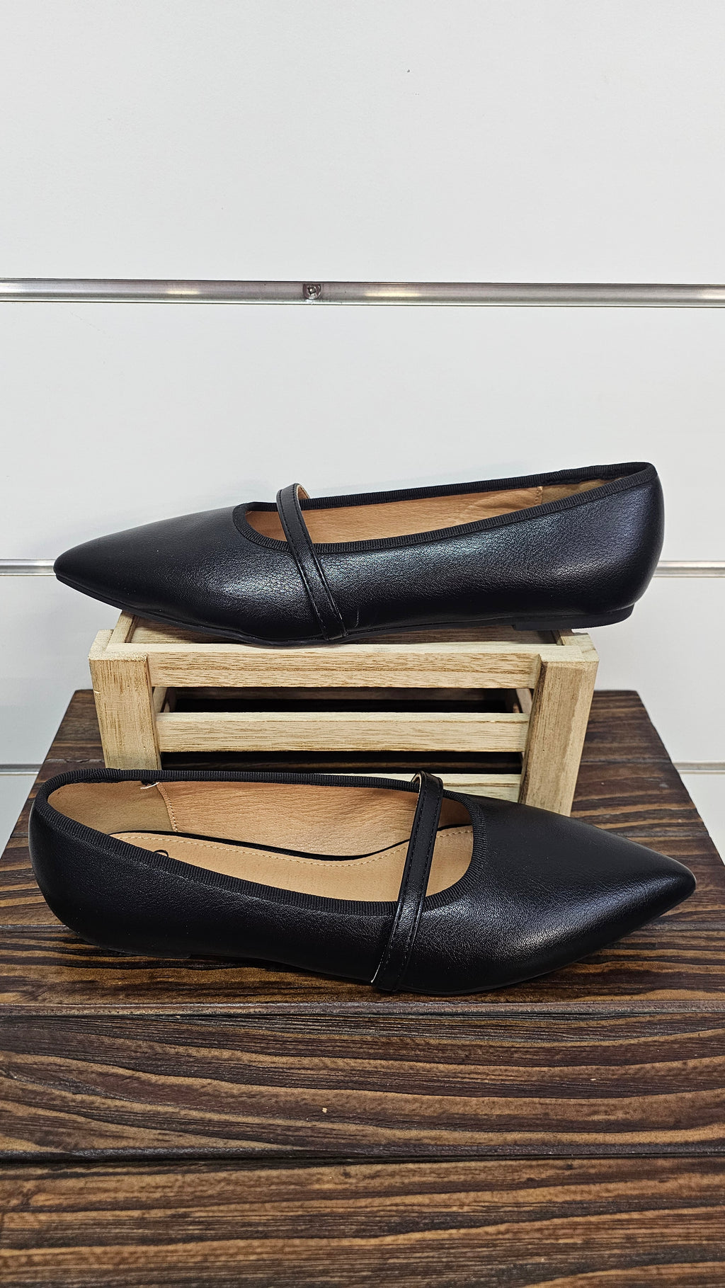 Pulp Black Pointed-Toe Strap Flats - 40